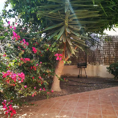 Casa Silencio, With Terrace, Garden And Large Pool Area Feriehus Corralejo