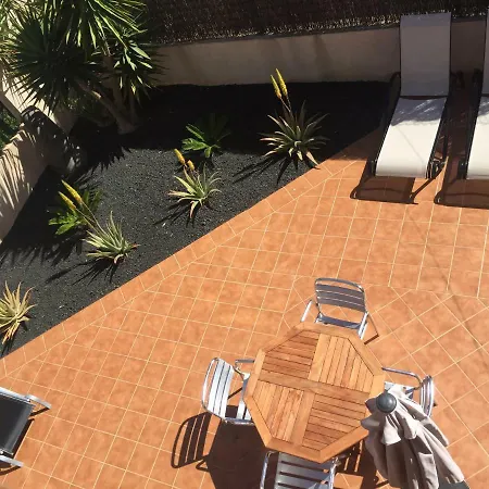 Casa Silencio, With Terrace, Garden And Large Pool Area Corralejo